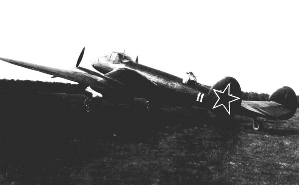 Иллюстрация к книге — Дальний бомбардировщик Ер-2. Самолет несбывшихся надежд [i_110.jpg]