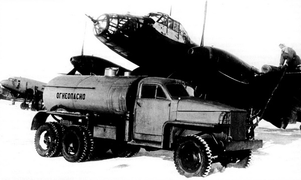 Иллюстрация к книге — Дальний бомбардировщик Ер-2. Самолет несбывшихся надежд [i_114.jpg]