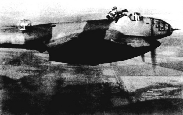 Иллюстрация к книге — Дальний бомбардировщик Ер-2. Самолет несбывшихся надежд [i_126.jpg]