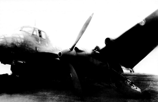 Иллюстрация к книге — Дальний бомбардировщик Ер-2. Самолет несбывшихся надежд [i_135.jpg]