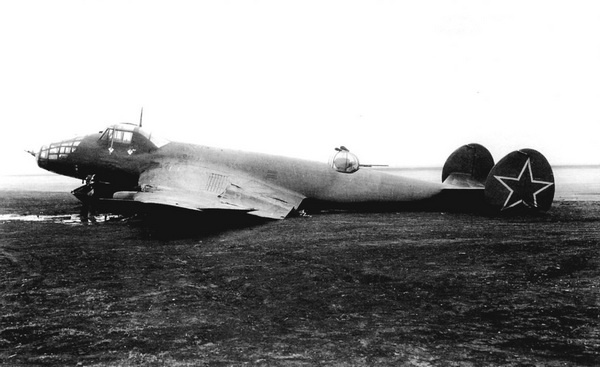 Иллюстрация к книге — Дальний бомбардировщик Ер-2. Самолет несбывшихся надежд [i_136.jpg]