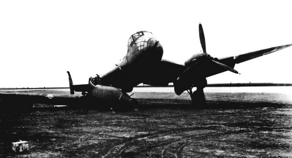 Иллюстрация к книге — Дальний бомбардировщик Ер-2. Самолет несбывшихся надежд [i_138.jpg]