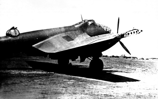 Иллюстрация к книге — Дальний бомбардировщик Ер-2. Самолет несбывшихся надежд [i_139.jpg]