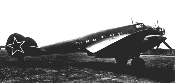 Иллюстрация к книге — Дальний бомбардировщик Ер-2. Самолет несбывшихся надежд [i_141.jpg]