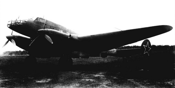 Иллюстрация к книге — Дальний бомбардировщик Ер-2. Самолет несбывшихся надежд [i_144.jpg]