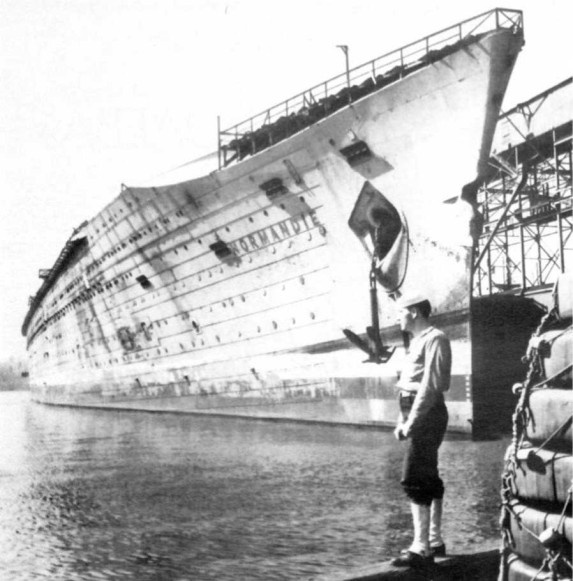 Иллюстрация к книге — Лайнеры на войне 1936-1968 гг. постройки [image65.jpg]