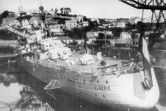 Иллюстрация к книге — Тяжелый крейсер “Алжир" (1930-1942) [pic_53.jpg]