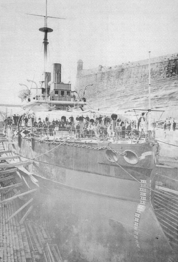 Иллюстрация к книге — Брустверно-башенные броненосцы “Глаттон”, “Девастейшен”, “Тандерер” и “Дредноут”. 1868-1908 гг. [img_53.jpg]