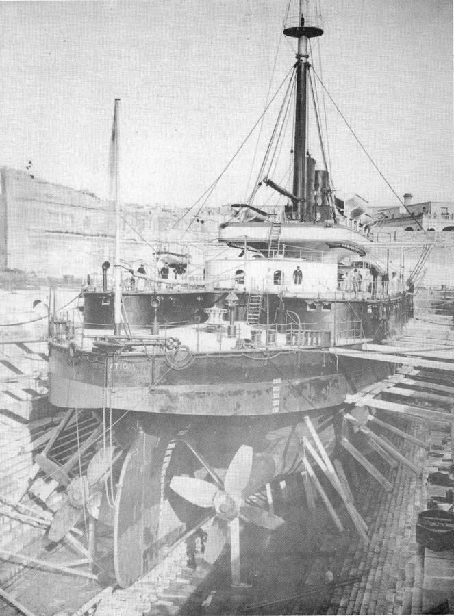 Иллюстрация к книге — Брустверно-башенные броненосцы “Глаттон”, “Девастейшен”, “Тандерер” и “Дредноут”. 1868-1908 гг. [img_54.jpg]