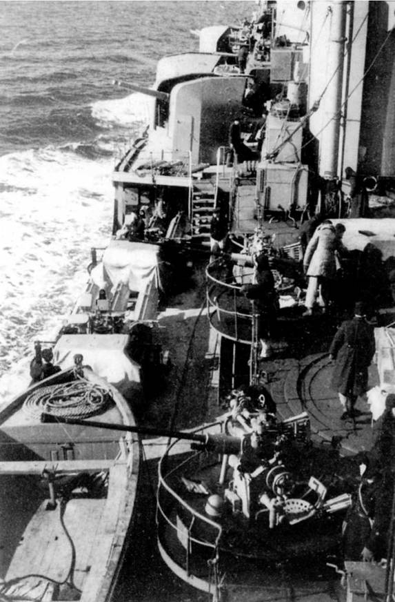 Иллюстрация к книге — Гвардейский крейсер «Красный Кавказ». [pic_132.jpg]