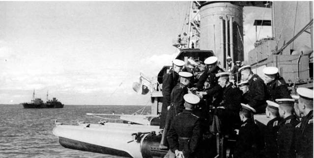 Иллюстрация к книге — Гвардейский крейсер «Красный Кавказ». [pic_169.jpg]