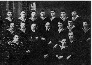 Иллюстрация к книге — Гвардейский крейсер «Красный Кавказ». [pic_24.jpg]