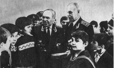 Иллюстрация к книге — Гвардейский крейсер «Красный Кавказ». [pic_35.jpg]