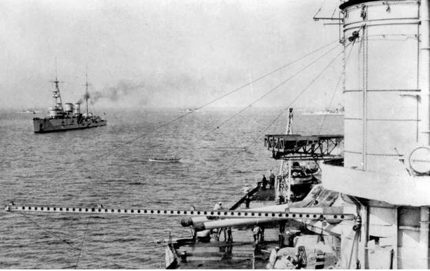 Иллюстрация к книге — Гвардейский крейсер «Красный Кавказ». [pic_99.jpg]