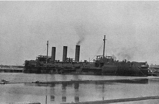 Иллюстрация к книге — Крейсер «Очаков» [pic_1.jpg]