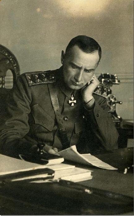 Иллюстрация к книге — Пуля для адмирала Кетлинского [_214.jpg]