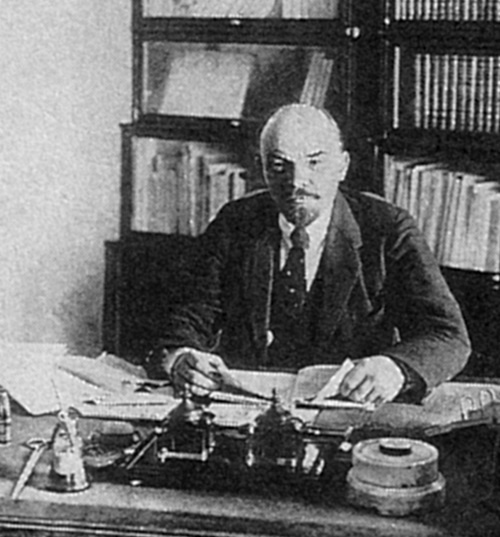 Иллюстрация к книге — Мифы советской эпохи [i_011.jpg]