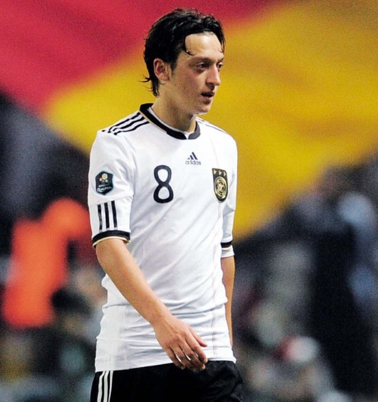 Иллюстрация к книге — Озил. Автобиография [i_005.jpg]