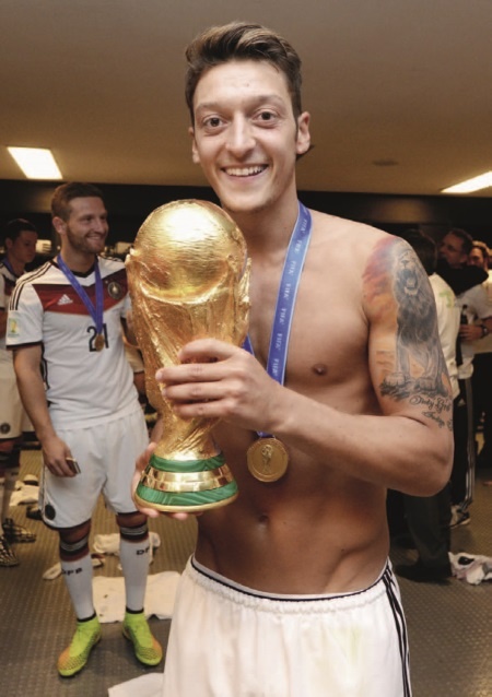 Иллюстрация к книге — Озил. Автобиография [i_030.jpg]