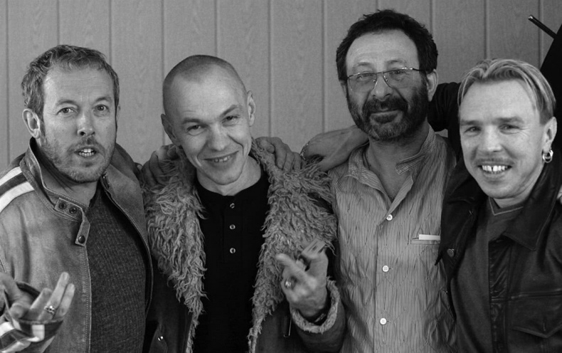 Иллюстрация к книге — Путь Горыныча. Авторизованная биография Гарика Сукачева [i_014.jpg]