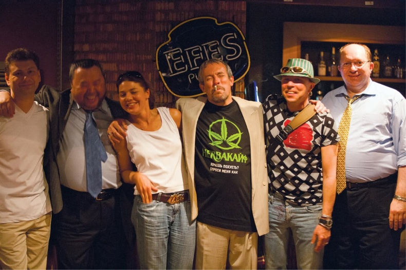 Иллюстрация к книге — Путь Горыныча. Авторизованная биография Гарика Сукачева [i_029.jpg]