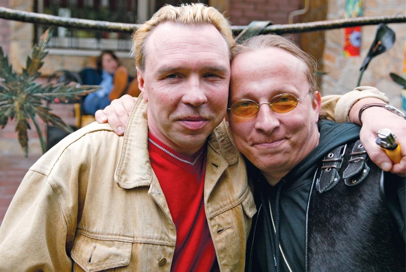 Иллюстрация к книге — Путь Горыныча. Авторизованная биография Гарика Сукачева [i_034.jpg]