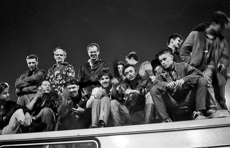 Иллюстрация к книге — Путь Горыныча. Авторизованная биография Гарика Сукачева [i_049.jpg]