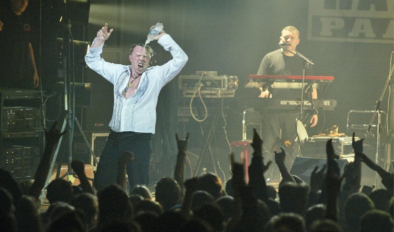 Иллюстрация к книге — Путь Горыныча. Авторизованная биография Гарика Сукачева [i_051.jpg]