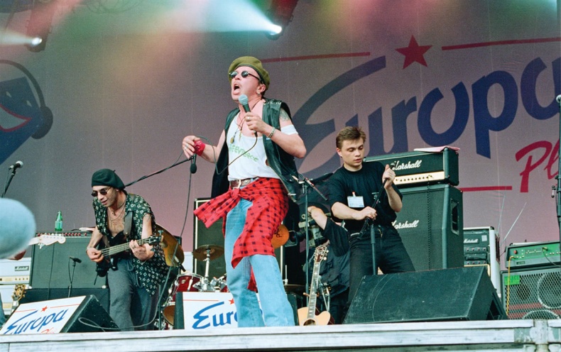 Иллюстрация к книге — Путь Горыныча. Авторизованная биография Гарика Сукачева [i_056.jpg]