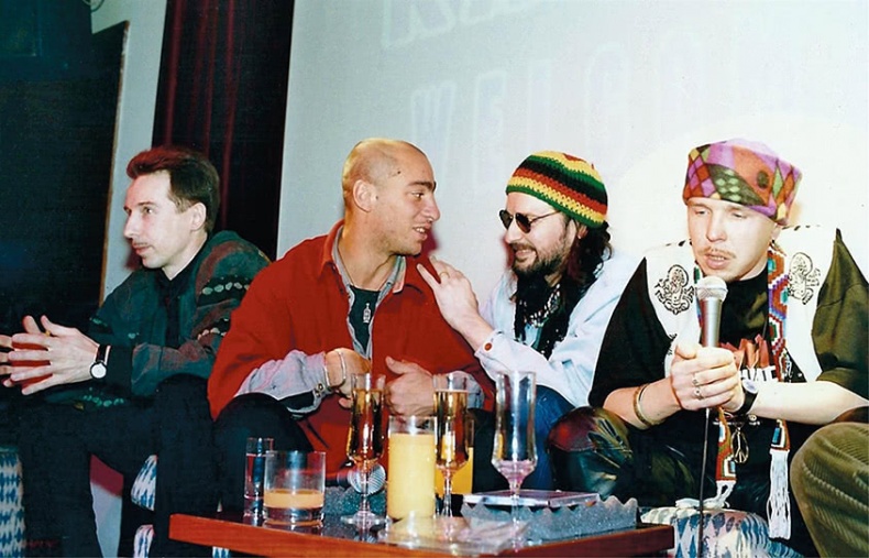 Иллюстрация к книге — Путь Горыныча. Авторизованная биография Гарика Сукачева [i_057.jpg]