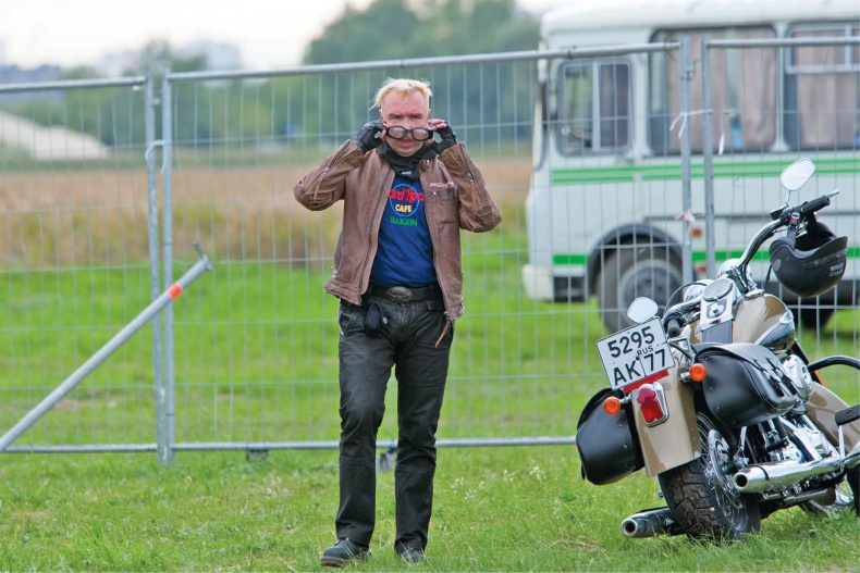 Иллюстрация к книге — Путь Горыныча. Авторизованная биография Гарика Сукачева [i_081.jpg]