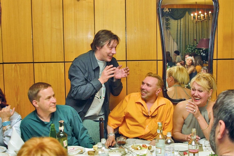 Иллюстрация к книге — Путь Горыныча. Авторизованная биография Гарика Сукачева [i_087.jpg]