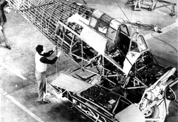 Иллюстрация к книге — «Ураганный» истребитель. «Харрикейны» в бою [i_012.jpg]