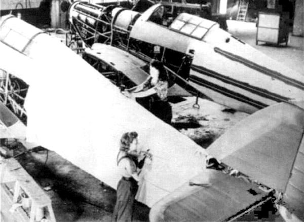 Иллюстрация к книге — «Ураганный» истребитель. «Харрикейны» в бою [i_015.jpg]