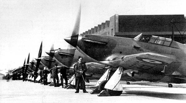 Иллюстрация к книге — «Ураганный» истребитель. «Харрикейны» в бою [i_024.jpg]