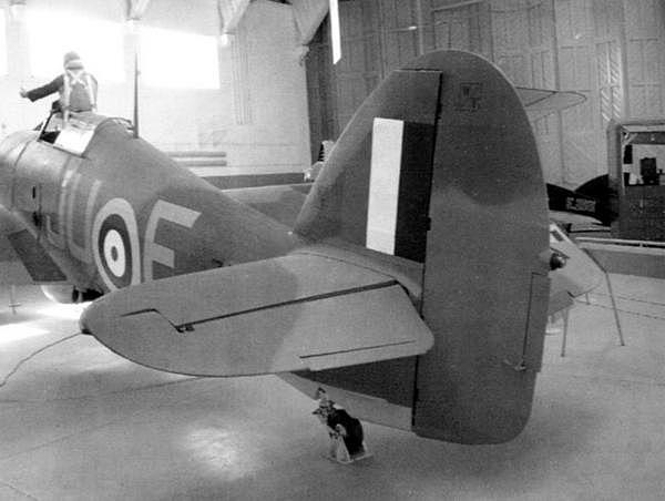 Иллюстрация к книге — «Ураганный» истребитель. «Харрикейны» в бою [i_039.jpg]