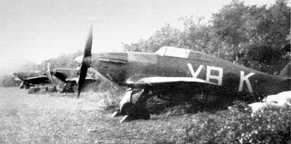 Иллюстрация к книге — «Ураганный» истребитель. «Харрикейны» в бою [i_049.jpg]