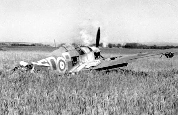 Иллюстрация к книге — «Ураганный» истребитель. «Харрикейны» в бою [i_053.jpg]