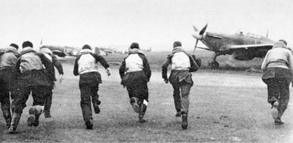 Иллюстрация к книге — «Ураганный» истребитель. «Харрикейны» в бою [i_064.jpg]