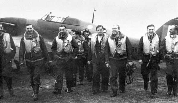 Иллюстрация к книге — «Ураганный» истребитель. «Харрикейны» в бою [i_074.jpg]