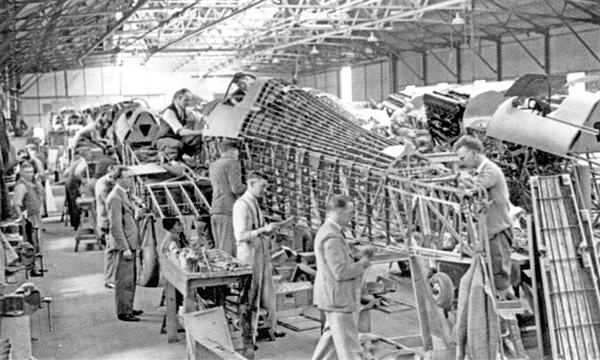 Иллюстрация к книге — «Ураганный» истребитель. «Харрикейны» в бою [i_077.jpg]