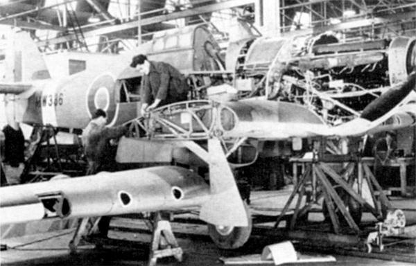 Иллюстрация к книге — «Ураганный» истребитель. «Харрикейны» в бою [i_088.jpg]