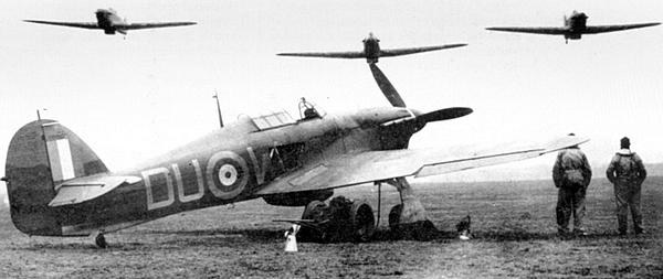 Иллюстрация к книге — «Ураганный» истребитель. «Харрикейны» в бою [i_091.jpg]