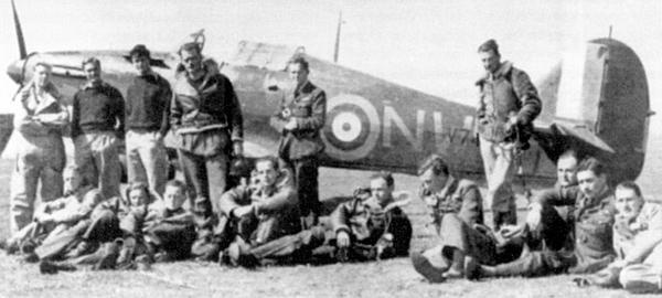 Иллюстрация к книге — «Ураганный» истребитель. «Харрикейны» в бою [i_100.jpg]