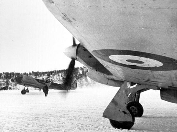 Иллюстрация к книге — «Ураганный» истребитель. «Харрикейны» в бою [i_107.jpg]