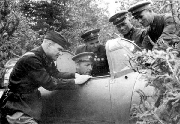 Иллюстрация к книге — «Ураганный» истребитель. «Харрикейны» в бою [i_131.jpg]