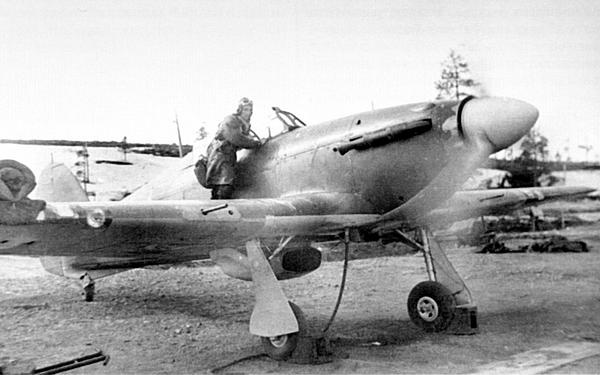 Иллюстрация к книге — «Ураганный» истребитель. «Харрикейны» в бою [i_132.jpg]