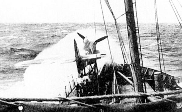 Иллюстрация к книге — «Ураганный» истребитель. «Харрикейны» в бою [i_164.jpg]