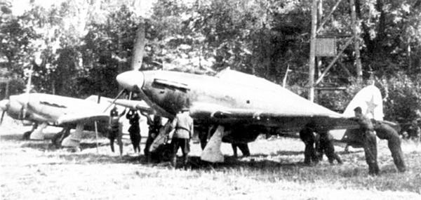 Иллюстрация к книге — «Ураганный» истребитель. «Харрикейны» в бою [i_175.jpg]