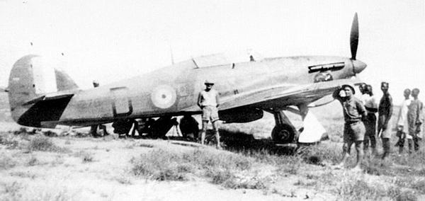 Иллюстрация к книге — «Ураганный» истребитель. «Харрикейны» в бою [i_187.jpg]